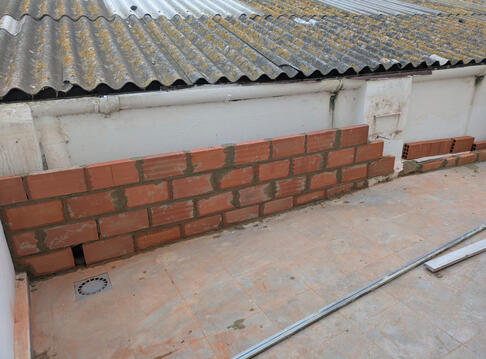 Levantado de muro con ladrillo del 7.